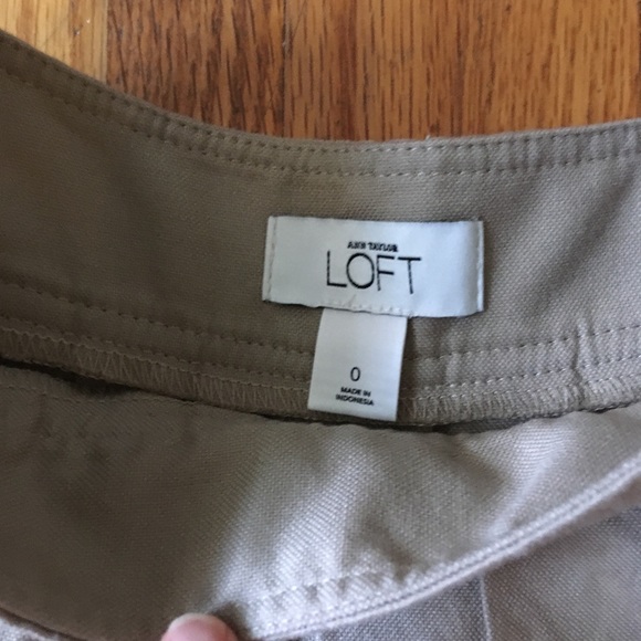 LOFT pleated khaki skirt. Size 0. - Picture 3 of 3